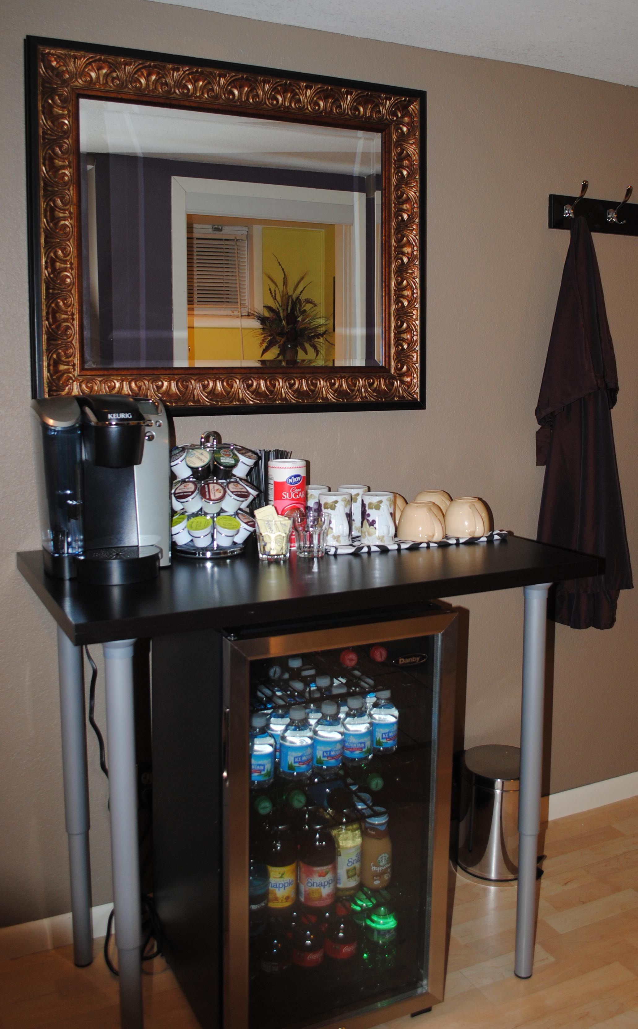 hair stylist that come to your home on home salon done right self serve beverage area salon decor home hair salons home salon