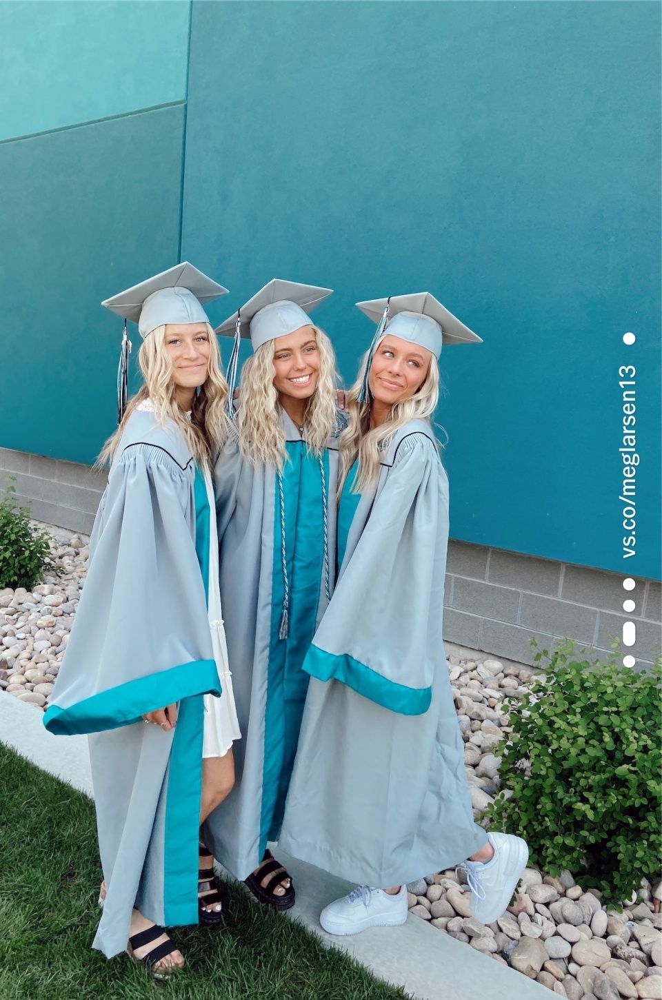 grad high school on gallery meglarsen13 vsco graduation picture poses college graduation pictures poses high school graduation pictures