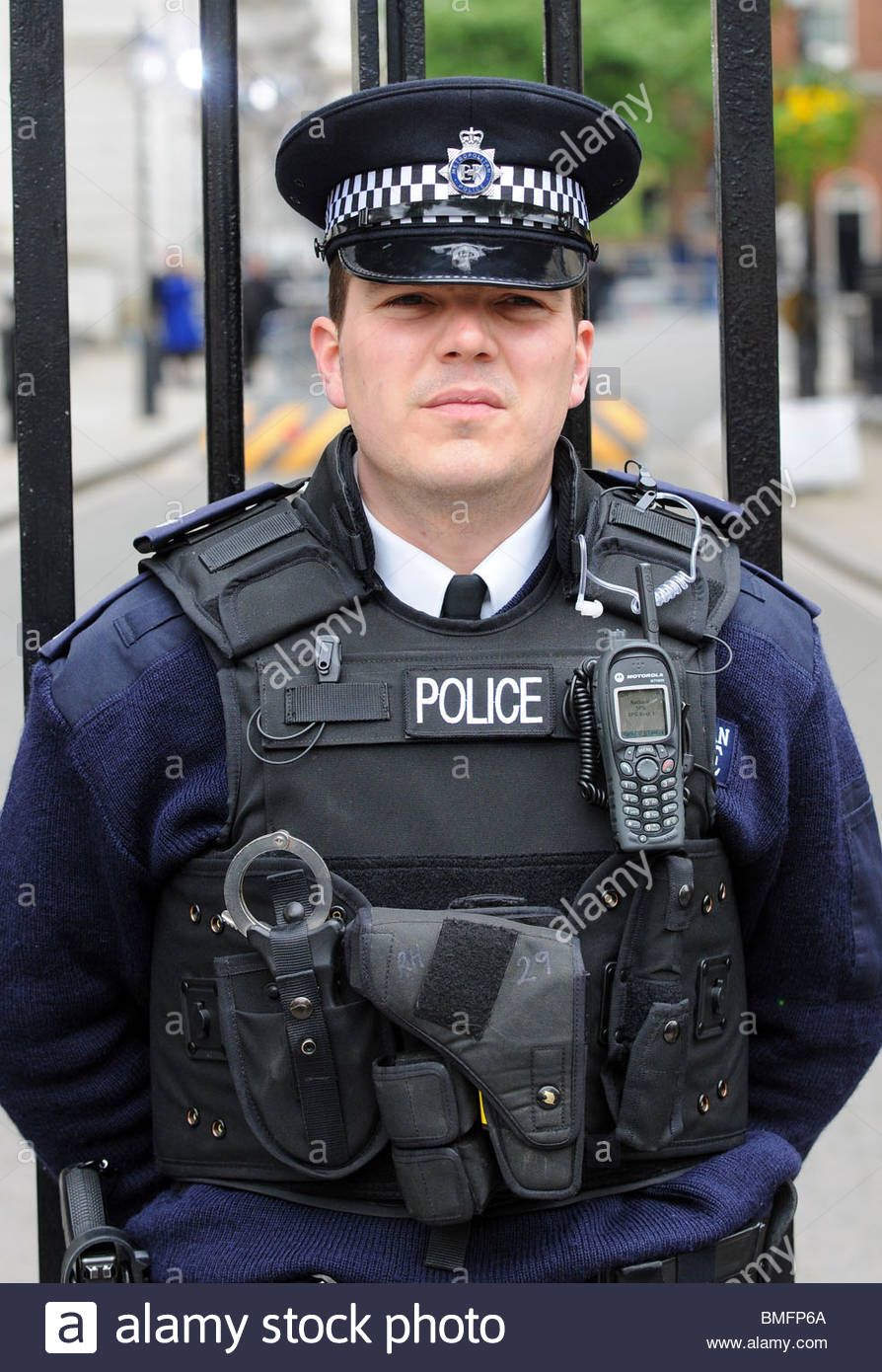 police officers requirements on police officer policeman at downing street london uk stock photo 29850194 alamy police officer policeman police