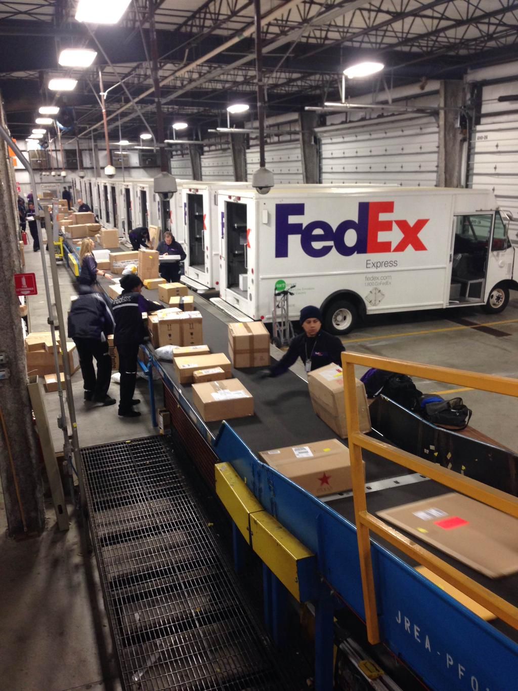 fedex shipping and receiving on 72 fedex ideas fedex express parcel delivery logistics transportation