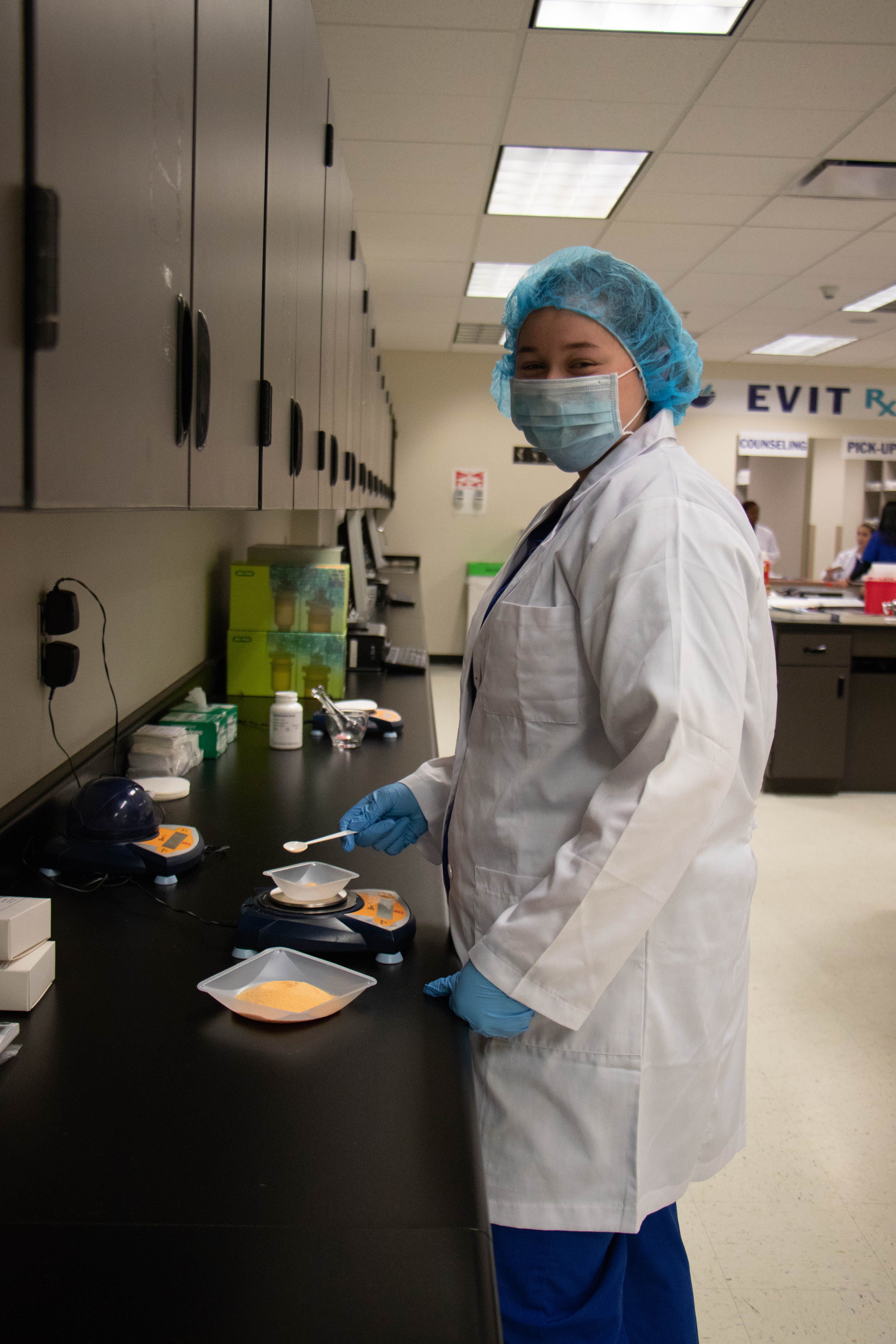 pharmacy technician school on east valley high school students phoenix adults get trained in pharmacy technician career training pharmacy technician pharmacy tech pharmacy