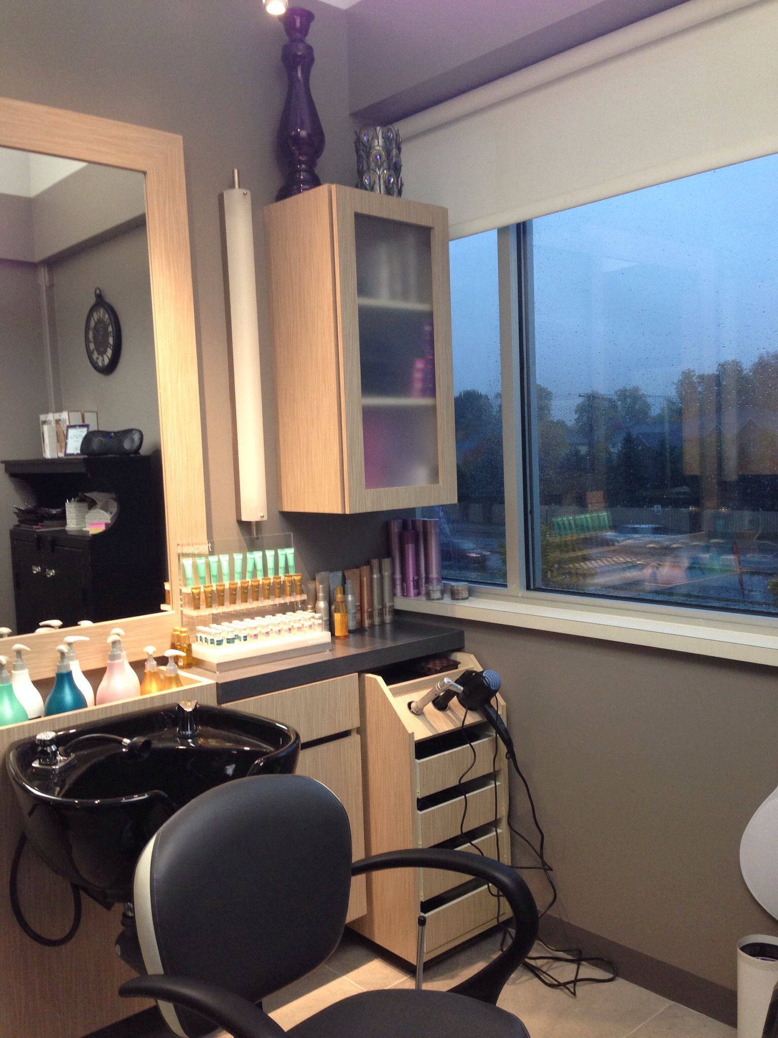 hair stylist that come to your home on pin by sara brunink on saras house of hair home hair salons home salon salon suites decor